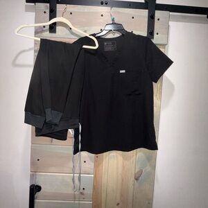 Figs Black Short Sleeve Tee & pants